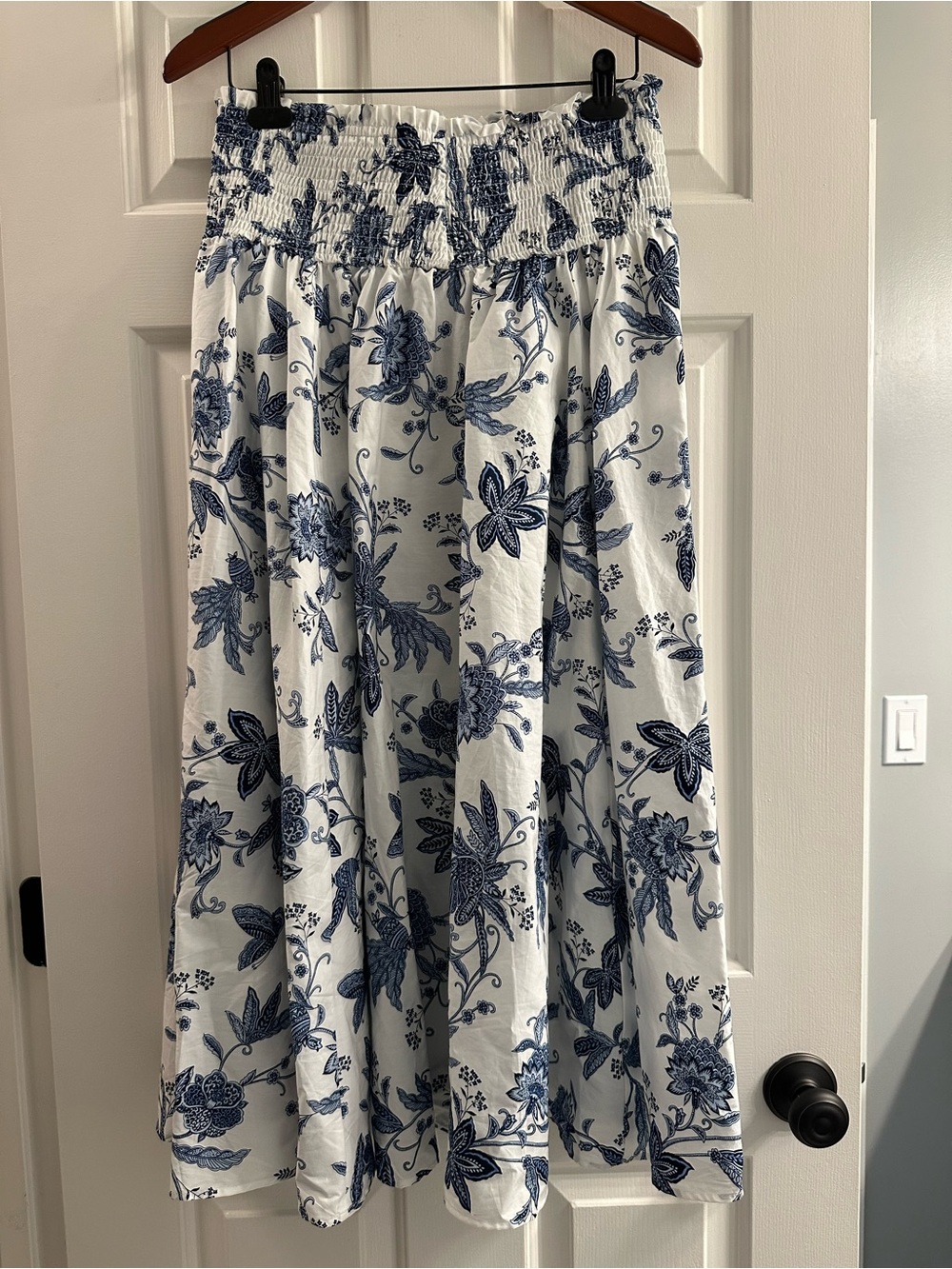 H&M White Maxi Skirt with Blue Floral Print